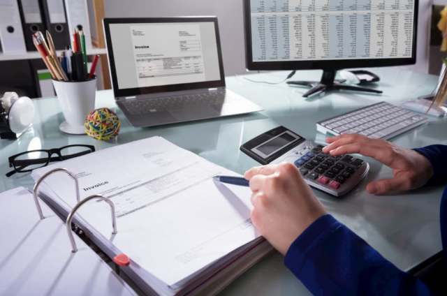 How to become an Accountant?